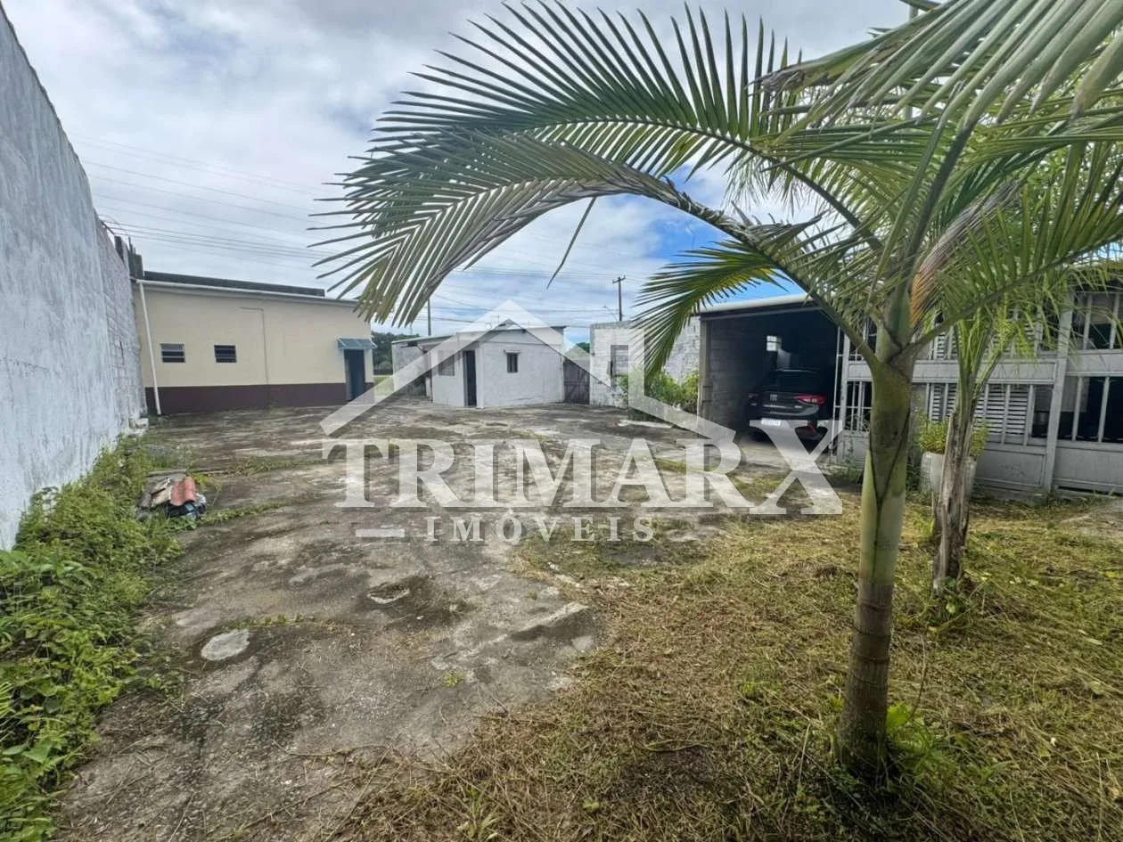 Casa com salão comercial para Venda no bairro Bopiranga, localizado na cidade de Itanhaém / SP