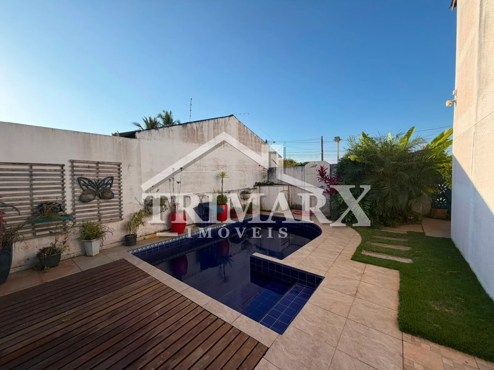 Casa com piscina para Venda, Mongaguá / SP, 2 dormitórios, sendo 1 suíte, 1 banheiro, 2 vagas de garagem,.
