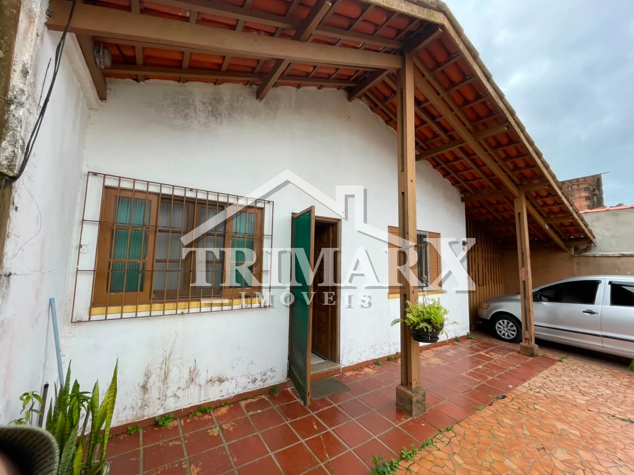 Casa para Venda, Itanhaém / SP, a 50 metros da rodovia, em rua pavimentada.