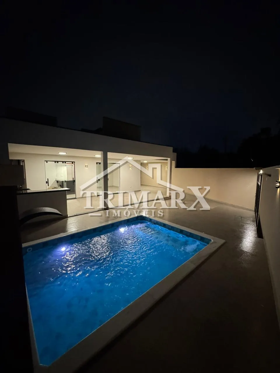 Casa com piscina para venda em Peruíbe/SP