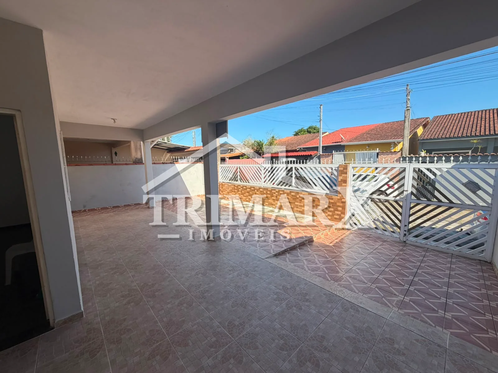 Casa para Venda, Itanhaém / SP, 3 dormitórios, sendo 1 suíte, 2 banheiros, 4 vagas de garagem