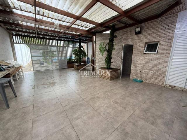 Casa na Praia dos Sonhos , em Itanhaem, no litoral sul de São Paulo, lado praia à 50 metros do mar, em rua pavimentada — foto 2