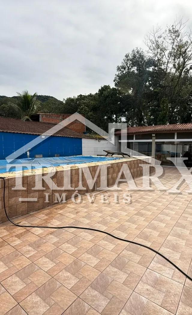 <p>Casa no bairro Santa Terezinha em Itanhaém, no litoral sul de São Paulo, lado serra à 700 metros da rodovia, em rua c — foto 2