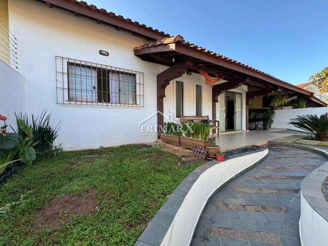 Casa no Balneário Stella Maris em Peruibe, lado praia à 100 metros do mar, em rua pavimentada. Imóvel com 258 m² de área tota — foto 2