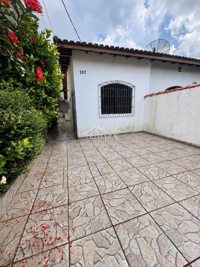 Casa no bairro Jardim Corumbá em Itanhaém, lado praia a 1500 metros do mar. Imóvel com 125m² de área total.