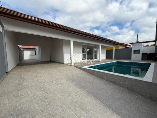 a no Centro em Peruibe, lado praia, a 80 metros do mar, em rua pavimentada. Imóvel com 333 m² de área total,