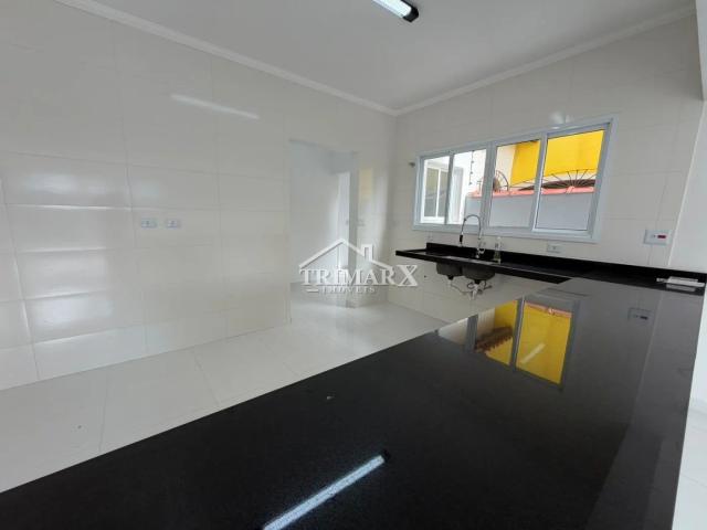 a no Centro em Peruibe, lado praia, a 80 metros do mar, em rua pavimentada. Imóvel com 333 m² de área total, — foto 5