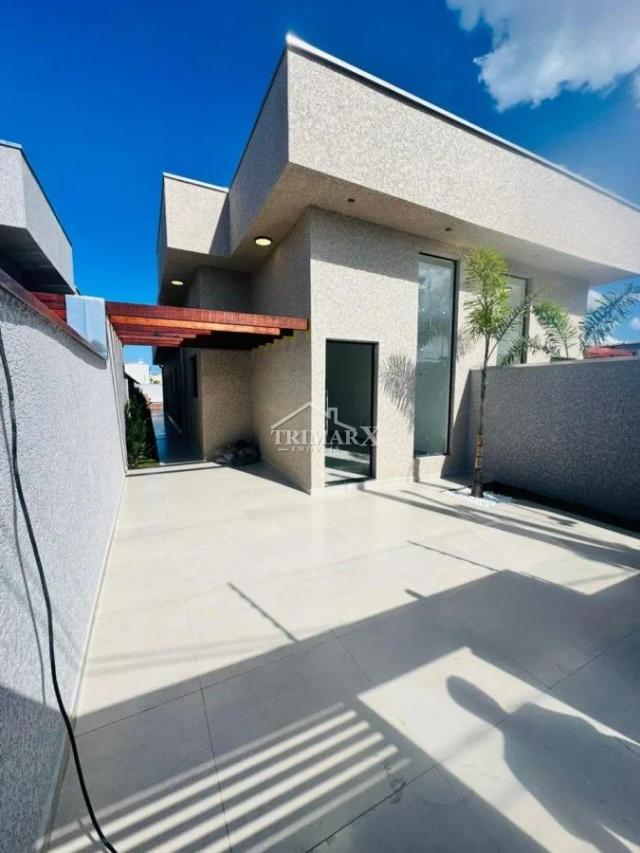 <p>Casa no Jardim Grandesp em Itanhaém, litoral sul de São Paulo, lado praia 500 metros do mar, em rua calçada