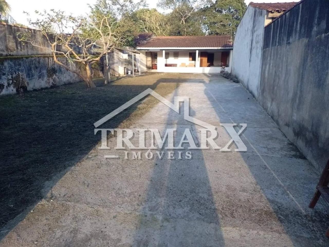<p>Casa no bairro Santa Cruz em Itanhaém, no litoral sul de São Paulo, lado praia à 900 metros do mar, em rua de terra — foto 1