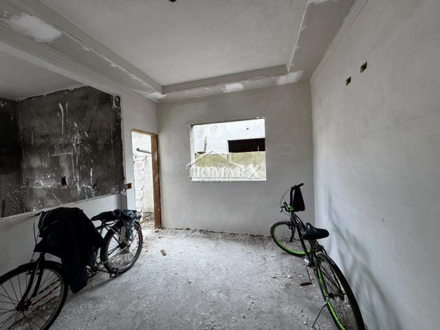 Casa no bairro Estância dos Eucaliptos, em Peruíbe, no litoral sul de São Paulo, lado serra, a 1000 metros do mar, em rua pavimentada. Imóvel com 180 m² de área total — foto 4