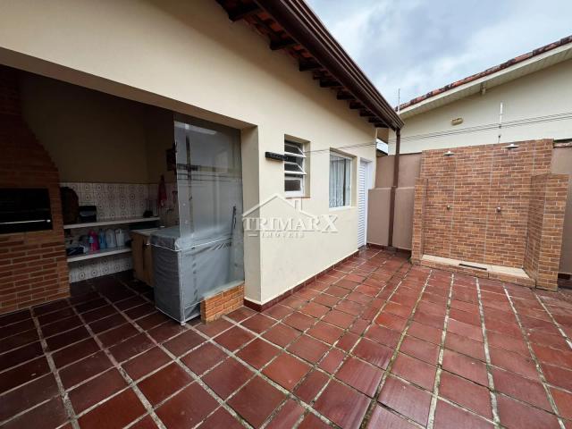 Casa no bairro Stella Maris, em Peruíbe, no litoral sul de São Paulo, lado praia, a 200 metros do mar, em rua pavimentada. Imóvel com 360 m² de área total. — foto 5
