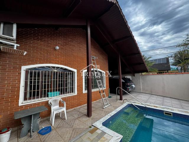 Casa no bairro São José, em Peruíbe, no litoral sul de São Paulo, lado praia, a 50 metros do mar. Imóvel com 250 m² de área total. — foto 3