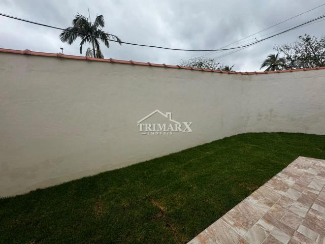 Casa no Jardim Peruíbe, em Peruíbe, no litoral sul de São Paulo, lado praia, a 1,9 km do mar, em rua pavimentada. Imóvel com 140 m² de área total. — foto 5