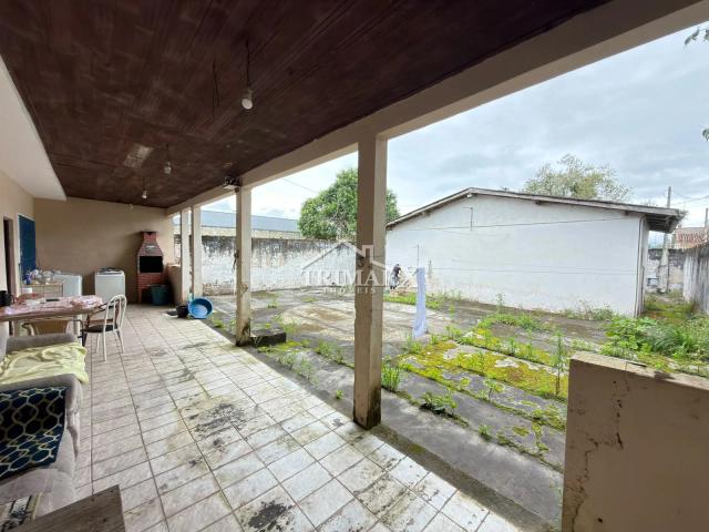 Casa no bairro Jardim Trevo, em Peruíbe, no litoral sul de São Paulo, em rua pavimentada. Imóvel com 360m² de área total. — foto 4