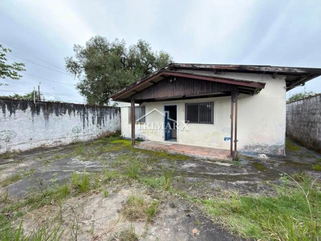 Casa no bairro Jardim Trevo, em Peruíbe, no litoral sul de São Paulo, em rua pavimentada. Imóvel com 360m² de área total. — foto 2