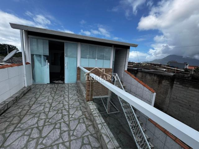 Casa no bairro São João Batista em Peruibe, lado pôs linha, em rua pavimentada. Imóvel com 125m² de área total — foto 2