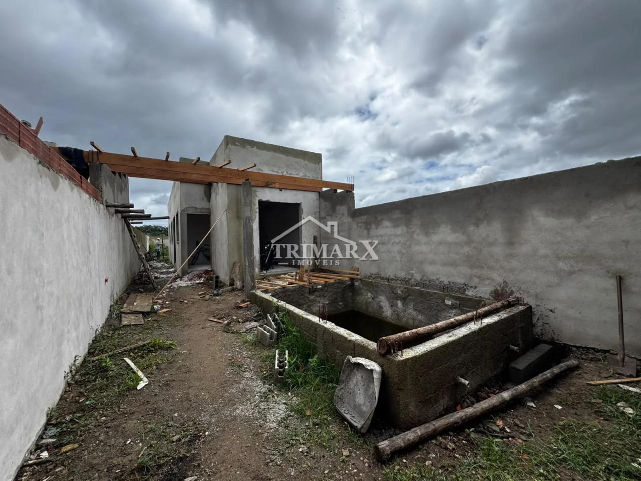 Casa no bairro Estância dos Eucaliptos, em Peruíbe, no litoral sul de São Paulo, lado serra, a 1000 metros do mar, em rua pavimentada. Imóvel com 180 m² de área total — foto 1