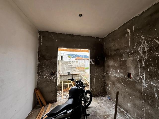Casa no bairro Estância dos Eucaliptos, em Peruíbe, no litoral sul de São Paulo, lado serra, a 1000 metros do mar, em rua pavimentada. Imóvel com 180 m² de área total — foto 5