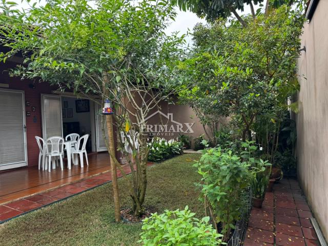Casa no bairro Stella Maris, em Peruíbe, no litoral sul de São Paulo, lado praia, a 200 metros do mar, em rua pavimentada. Imóvel com 360 m² de área total. — foto 2