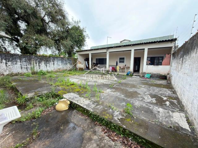 Casa no bairro Jardim Trevo, em Peruíbe, no litoral sul de São Paulo, em rua pavimentada. Imóvel com 360m² de área total. — foto 3