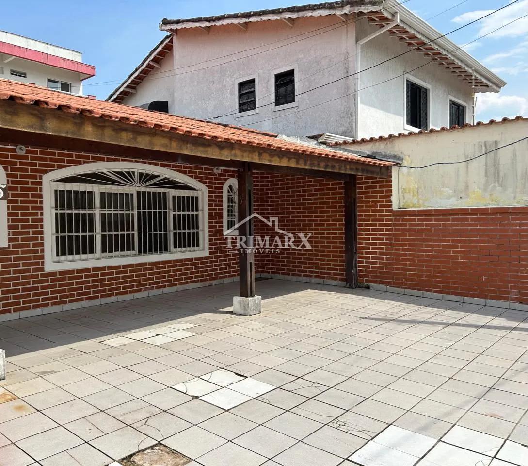Casa no bairro Balneário Continental, em Peruíbe, no litoral sul de São Paulo, em rua pavimentada. Imóvel com 250 m² de área total. — foto 1
