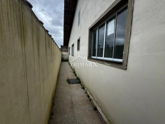 Casa no bairro Estância Santa Izabel, em Peruíbe, no litoral sul de São Paulo, lado serra, a 1000 metros do mar, em rua de terra. Imóvel com 125 m² de área total. — foto 3