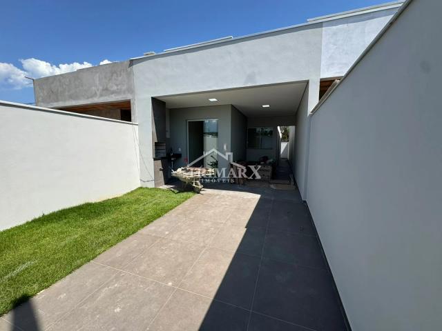 Casa no bairro Jardim Somar, em Peruibe, lado serra, a 2 km da rodovia, em rua de terra. Imóvel com 100 m² de área total.