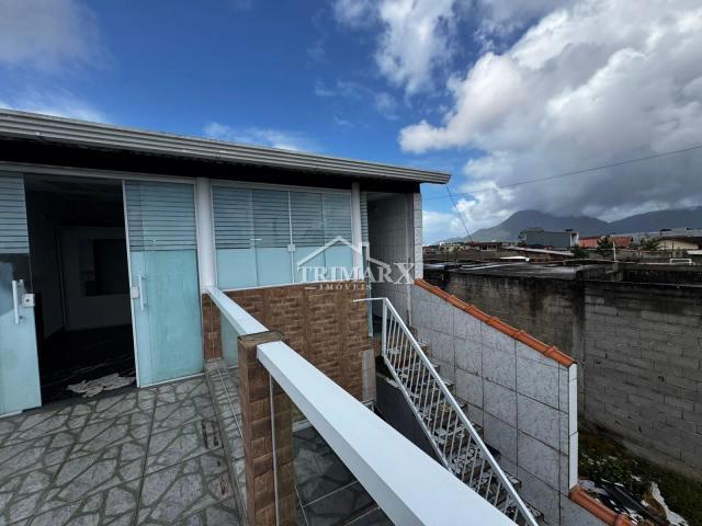 Casa no bairro São João Batista em Peruibe, lado pôs linha, em rua pavimentada. Imóvel com 125m² de área total — foto 4