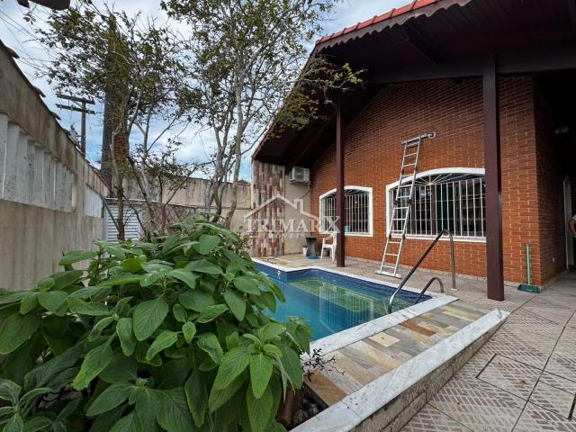 Casa no bairro São José, em Peruíbe, no litoral sul de São Paulo, lado praia, a 50 metros do mar. Imóvel com 250 m² de área total. — foto 4