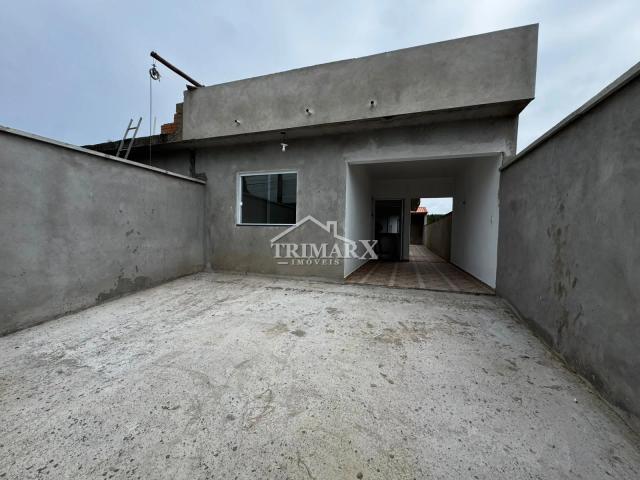 Casa no bairro Jardim dos Prados, em Peruibe, no litoral sul de São Paulo, lado serra, a 100 metros da rodovia.
