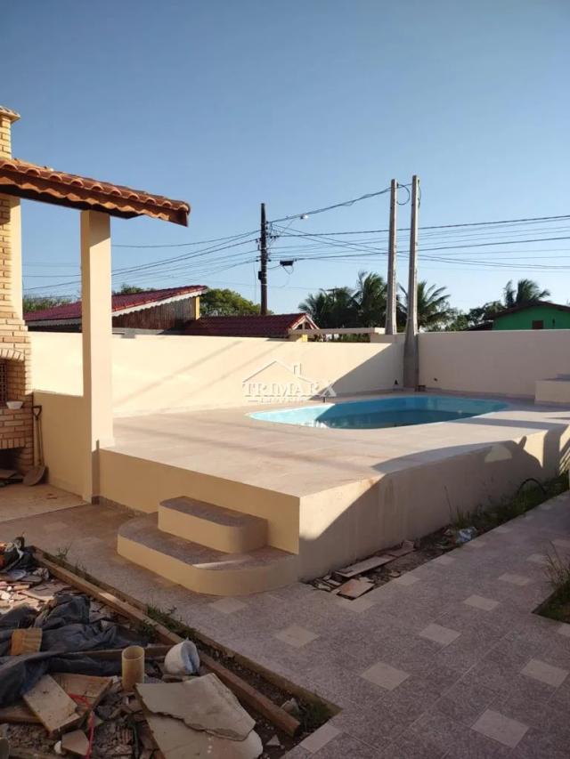 Casa sobreposta alta no bairro Bopiranga, em Itanhaém, litoral sul de São Paulo, lado praia, a 600 metros do mar, em rua pavimentada. Imóvel possui 70,65 m² de área util. — foto 2