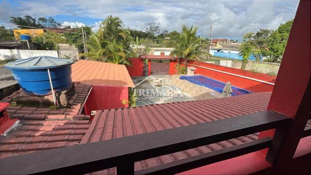 Casa no Jardim Umuruama, em Itanhaém, lado serra, a 800 metros da rodovia, em rua de terra. Imóvel com 330,70 m² de área total
