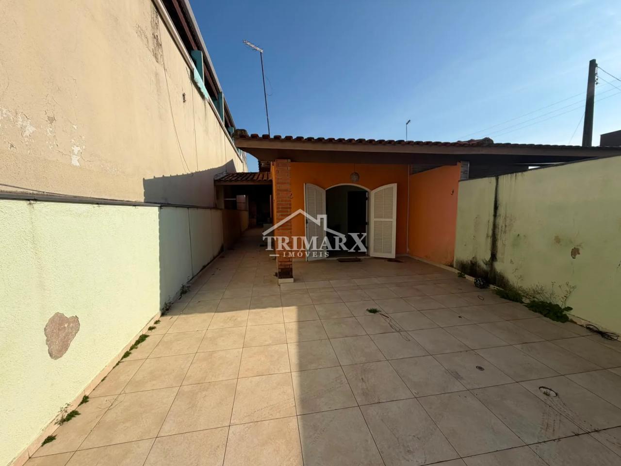 Casa no bairro Tupy, em Itanhaém, lado praia, a 600 metros do mar. Imóvel com 160 m² de área total. — foto 1