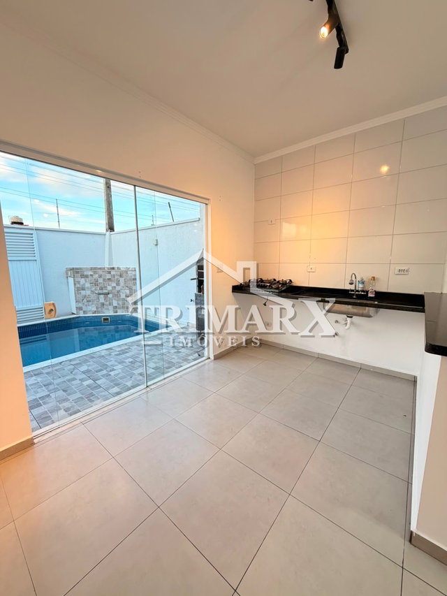 Casa para Venda, Peruíbe / SP, lado praia, a 2 km da praia, em rua pavimentada. — foto 4