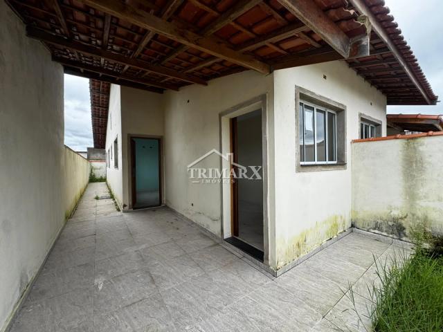 Casa no bairro Estância Santa Izabel, em Peruíbe, no litoral sul de São Paulo, lado serra, a 1000 metros do mar, em rua de terra. Imóvel com 125 m² de área total. — foto 2