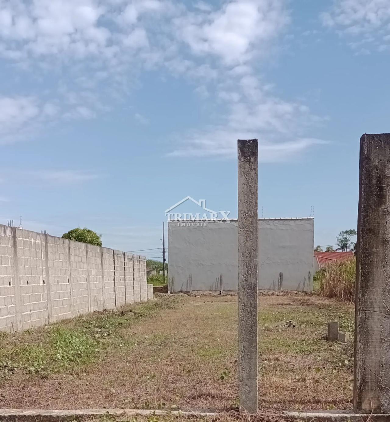 Terreno no bairro Maria Helena Novaes, em Peruíbe, litoral sul de São Paulo, lado praia, a 950 metros do mar, em rua de terra. Lote com 350 m² de área total. — foto 1