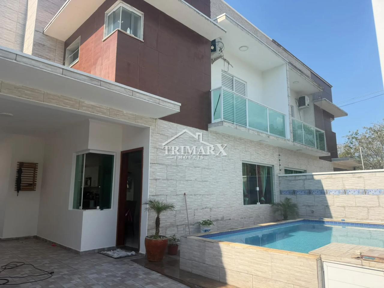 Casa no Stella Maris em Peruíbe, lado praia, a 1 km do mar , em rua pavimentada. Imóvel com 174 m² de área total — foto 1