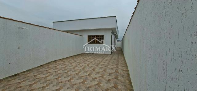 Casa no bairro Estância São José, em Peruíbe, no litoral sul de São Paulo, lado praia, pós linha, a 1000 metros do mar, em rua pavimentada. Imóvel com 140 m² de área total. — foto 3
