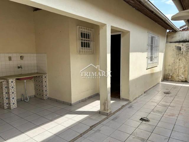 Casa no bairro Balneário Continental, em Peruíbe, no litoral sul de São Paulo, em rua pavimentada. Imóvel com 250 m² de área total. — foto 4