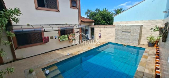 Casa no Bairro São João, em Peruíbe, lado praia, a 200 metros do mar. Imóvel com 270 m² de área total.