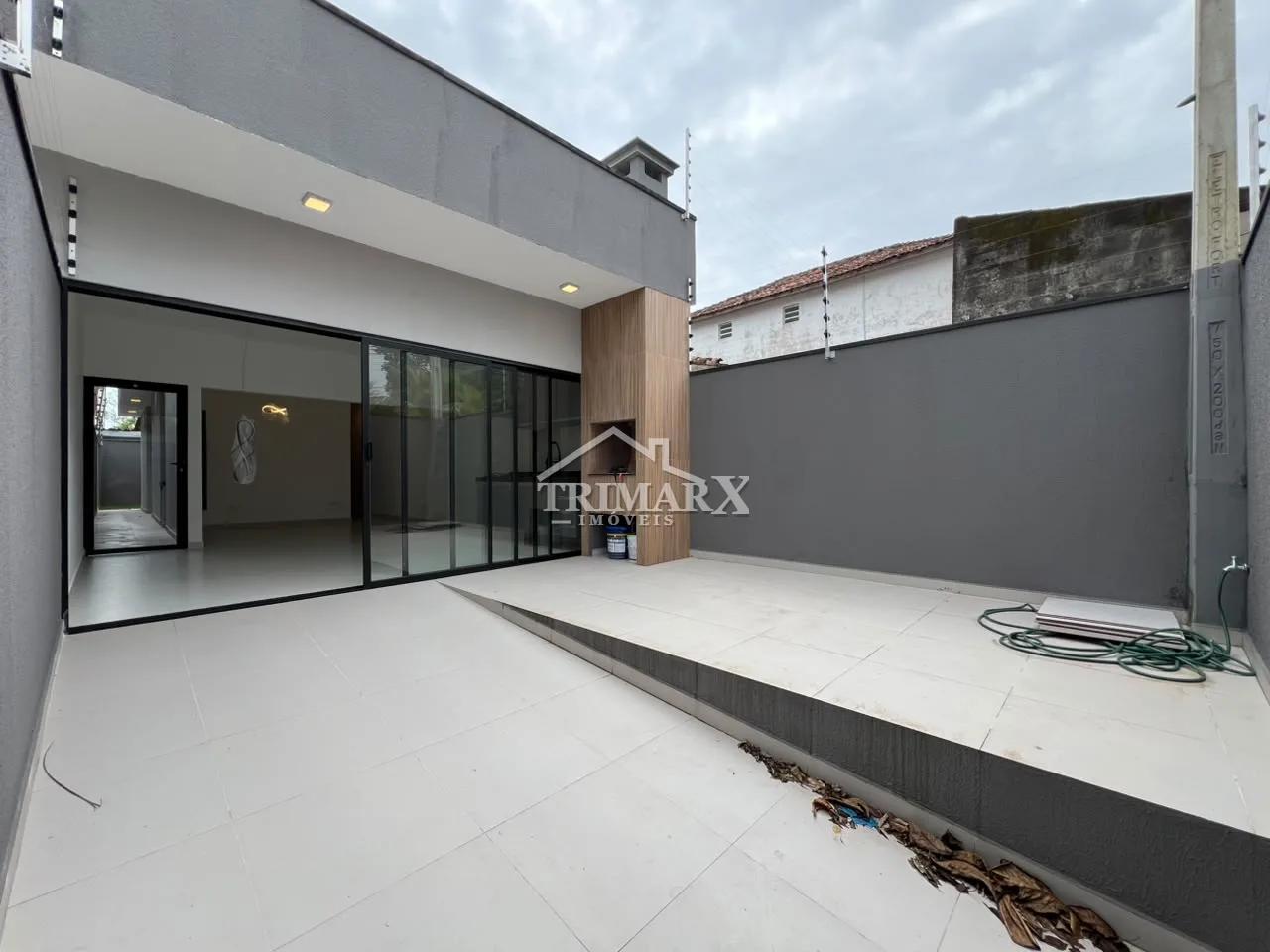 Casa no Centro, em Peruíbe, lado praia, a 700 metros do mar, em rua pavimentada. Imóvel com 125 m² de área total — foto 1