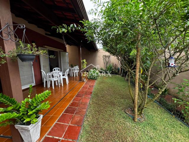 Casa no bairro Stella Maris, em Peruíbe, no litoral sul de São Paulo, lado praia, a 200 metros do mar, em rua pavimentada. Imóvel com 360 m² de área total. — foto 3