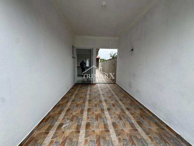 Casa no bairro Jardim dos Prados, em Peruibe, no litoral sul de São Paulo, lado serra, a 100 metros da rodovia. — foto 2
