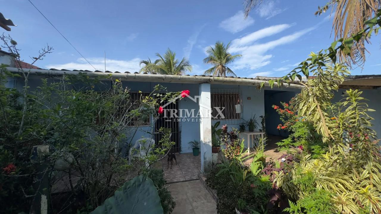 Casa no bairro Jardim Somar, em Peruíbe, lado serra, a 400 metros da rodovia e a 2.800 metros do mar, em rua pavimentada. Imóvel com 280 m² de área total. — foto 1