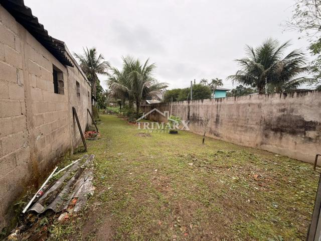 Chácara no bairro Vila Peruíbe, em Peruíbe, no litoral sul de São Paulo, lado serra, a 1 km da rodovia, em rua pavimentada. Imóvel com 690 m² de área total. — foto 3