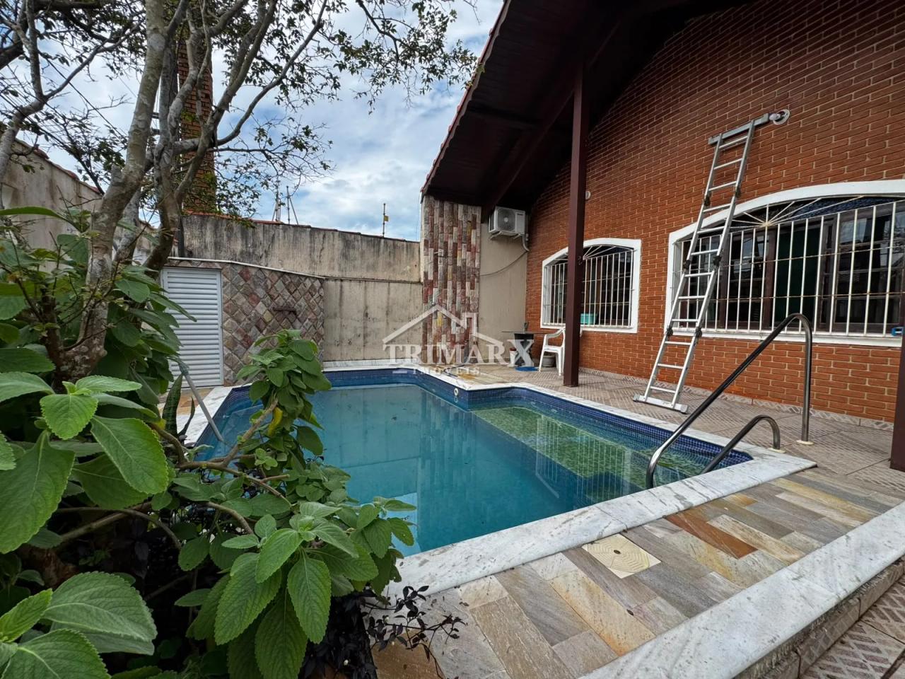 Casa no bairro São José, em Peruíbe, no litoral sul de São Paulo, lado praia, a 50 metros do mar. Imóvel com 250 m² de área total. — foto 1