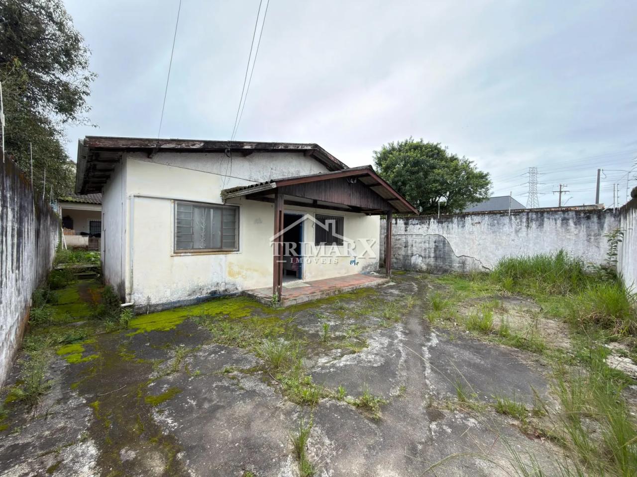 Casa no bairro Jardim Trevo, em Peruíbe, no litoral sul de São Paulo, em rua pavimentada. Imóvel com 360m² de área total. — foto 1