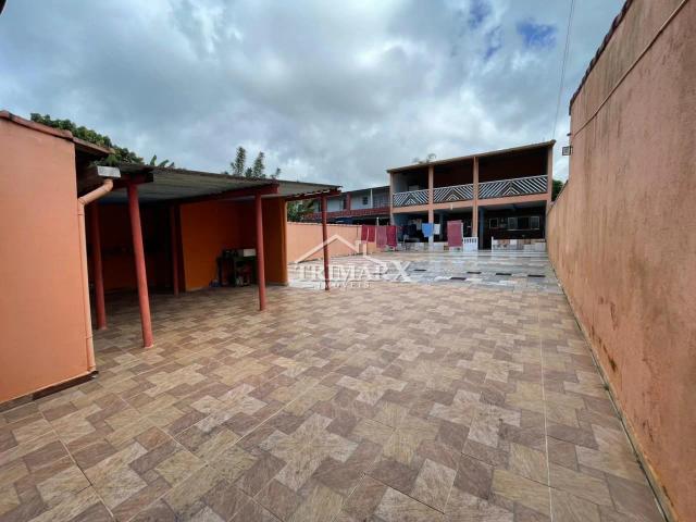Casa no bairro Caraguava, em Peruíbe, em rua pavimentada. Imóvel com 310 m² de área total