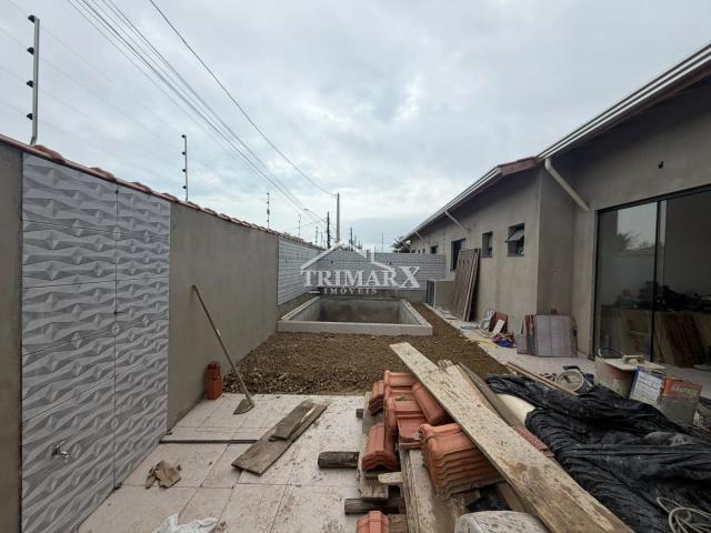 Casa no bairro Gaivota, em Itanhaém, em rua pavimentada. Imóvel com 180 m² de área total.