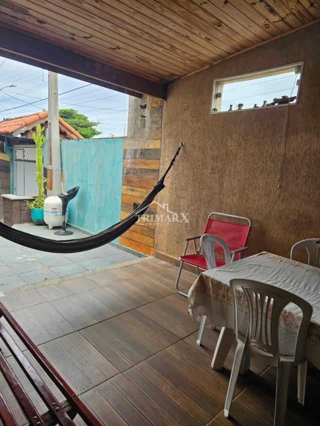 Casa no bairro Nova Peruíbe, em Peruíbe, no litoral sul de São Paulo, em rua pavimentada. lado praia, a 1,2 km do mar. Imóvel com 125 m² de área total. — foto 2